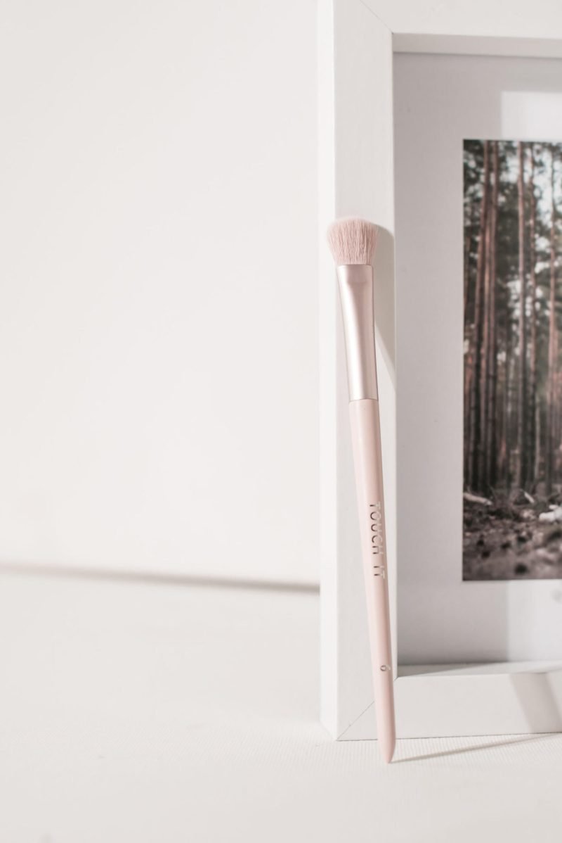TOUCH IT Brush Akių šešėlių šepetėlis Nr. 6
